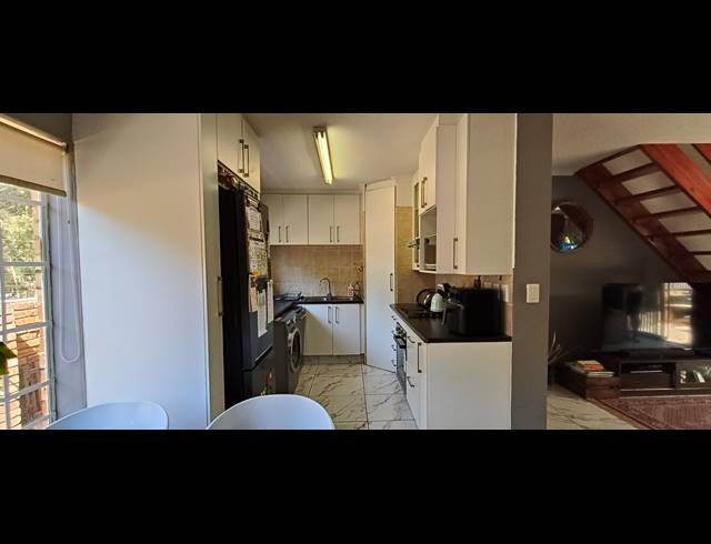3 BEDROOM TOWNHOUSE TO LET IN SUNDOWNER